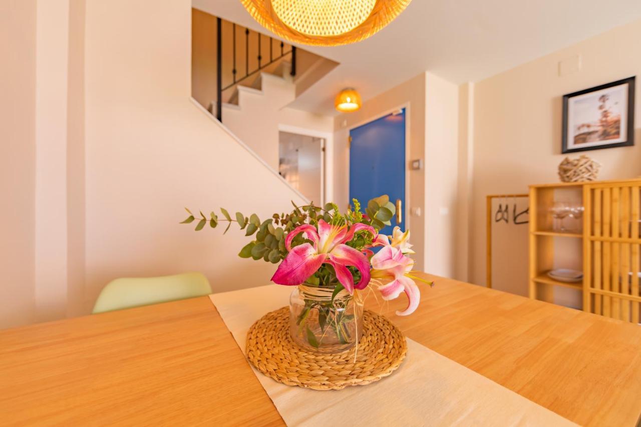 Beachfront, Pool, Terrace, Garage & Fibre Internet 塔里法 外观 照片