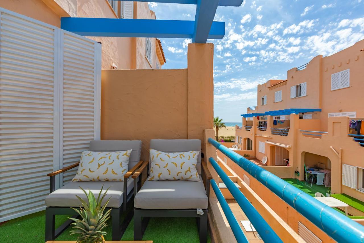 Beachfront, Pool, Terrace, Garage & Fibre Internet 塔里法 外观 照片