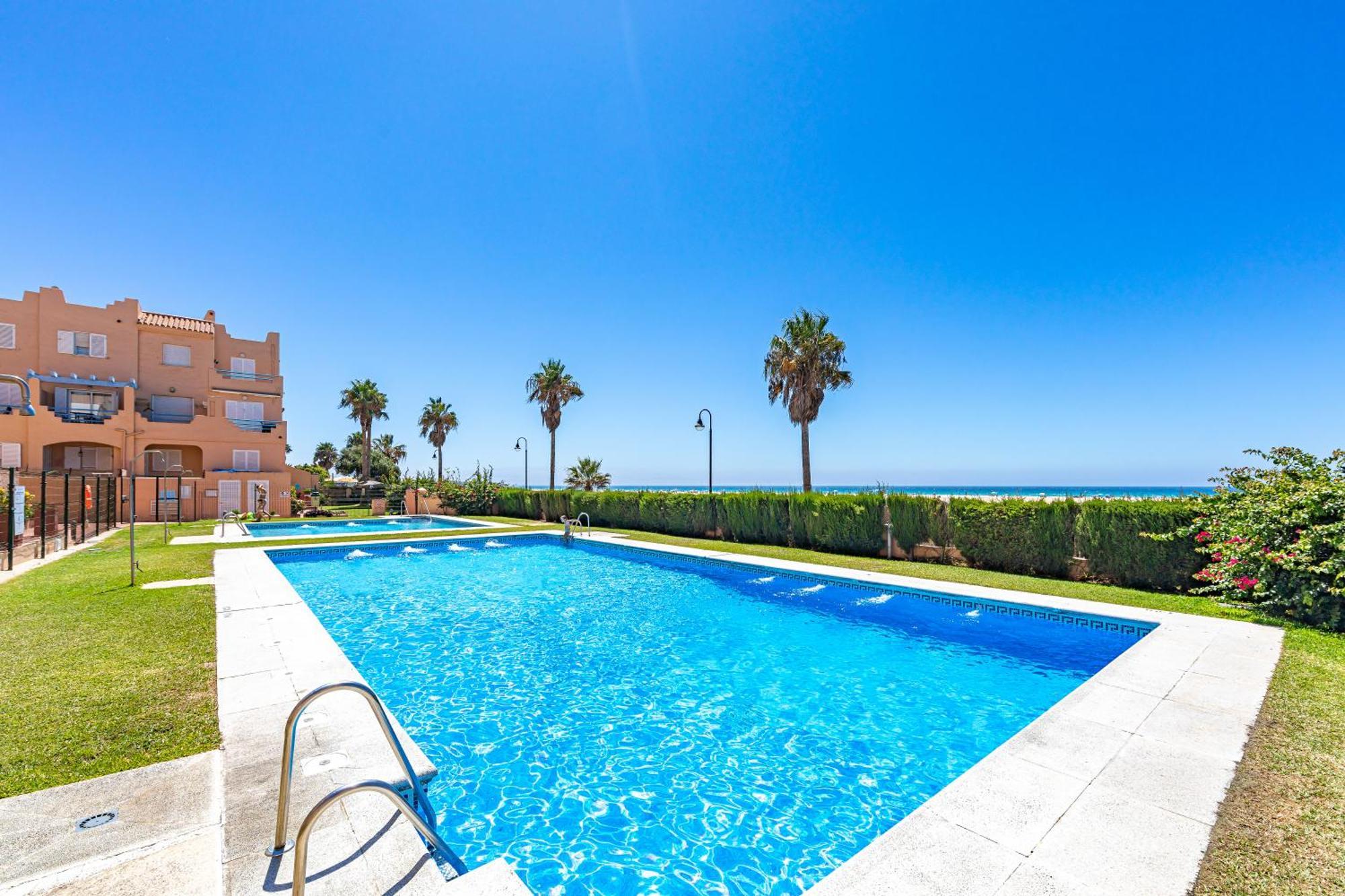 Beachfront, Pool, Terrace, Garage & Fibre Internet 塔里法 外观 照片