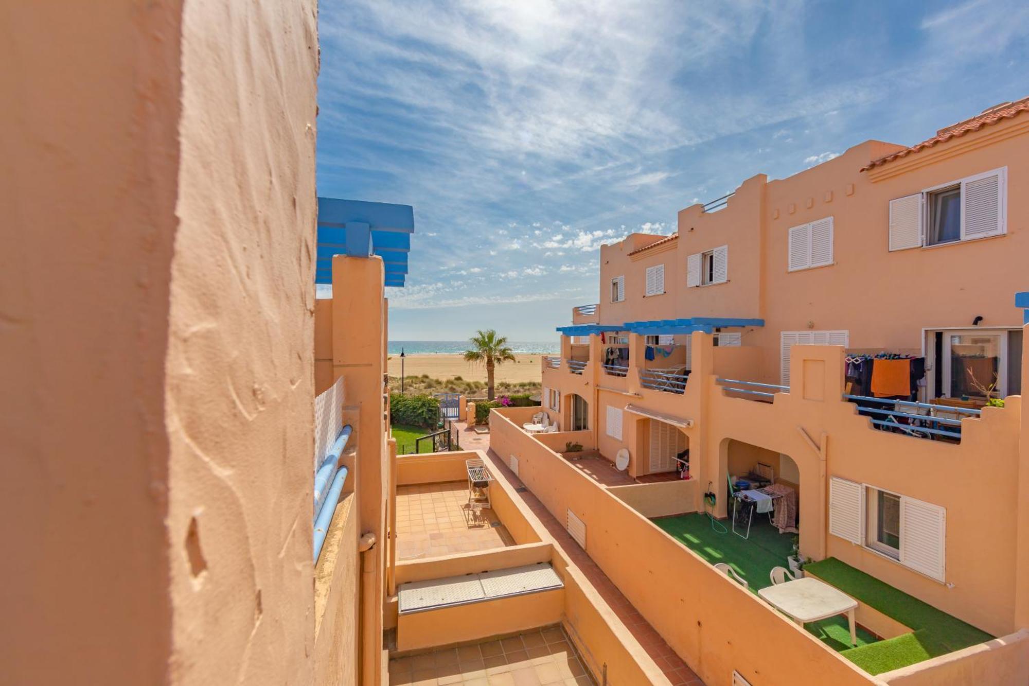 Beachfront, Pool, Terrace, Garage & Fibre Internet 塔里法 外观 照片