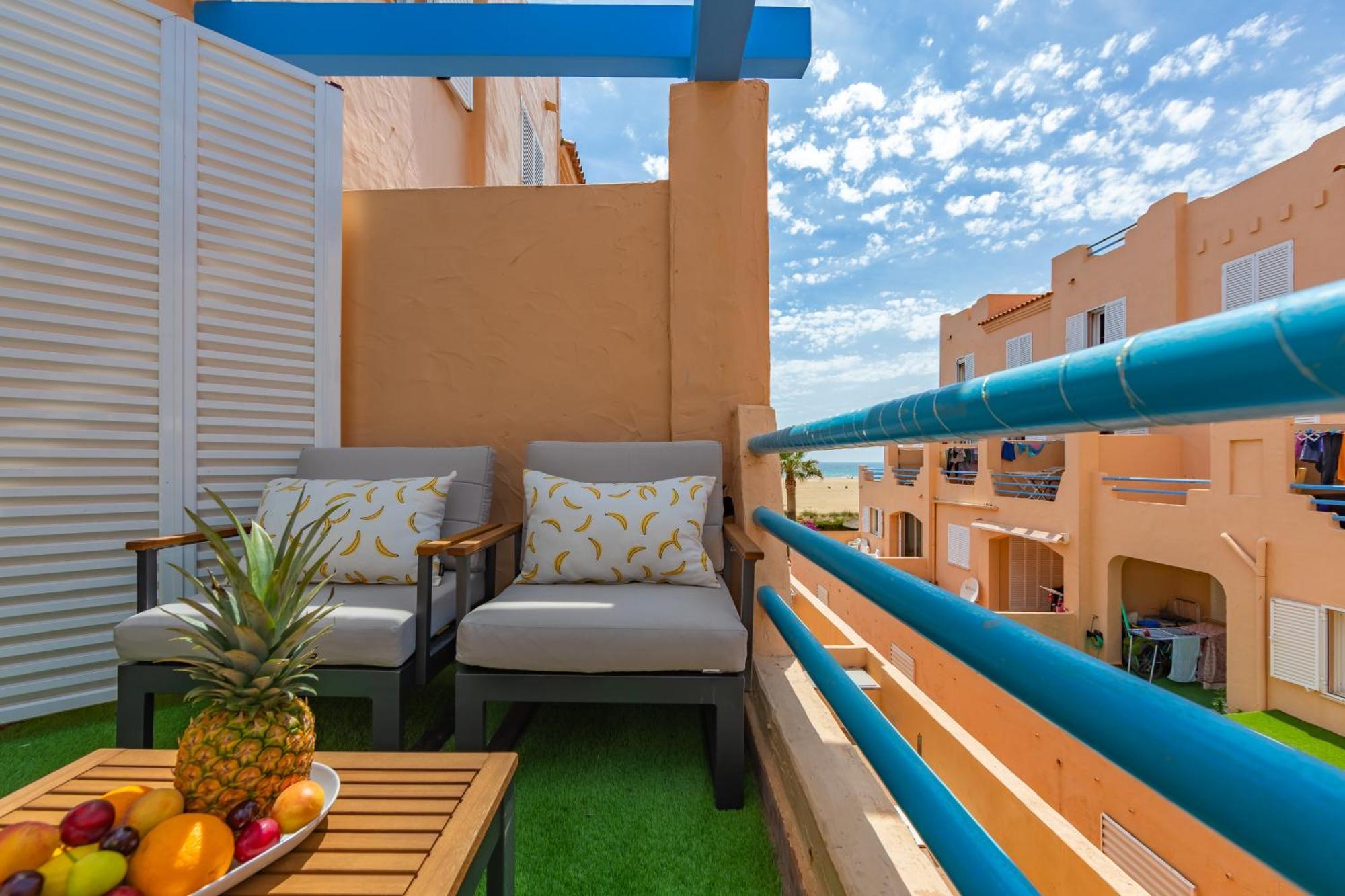 Beachfront, Pool, Terrace, Garage & Fibre Internet 塔里法 外观 照片